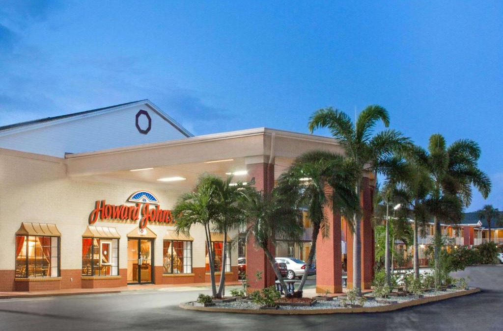 Fort Myers Hotel | Howard Johnson by Wyndham Ft. Myers FL