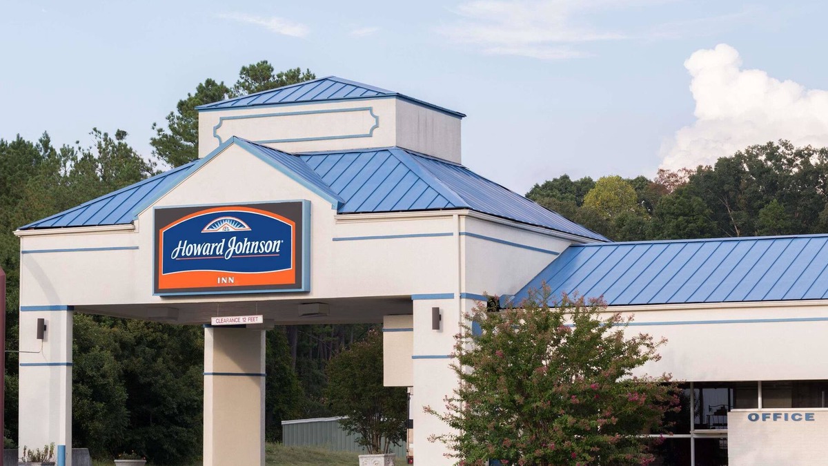Commerce Hotel | Howard Johnson by Wyndham Commerce GA