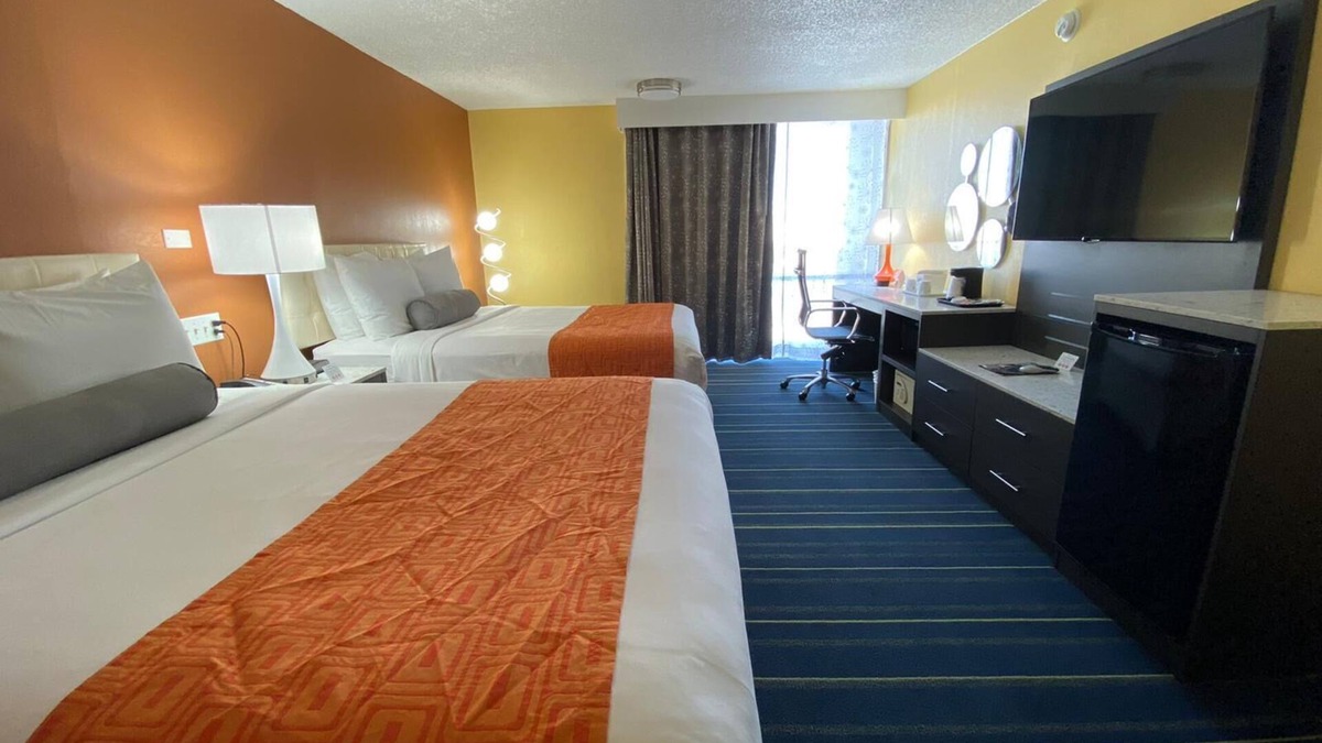 Clifton Hotel | Howard Johnson by Wyndham Clifton NJ