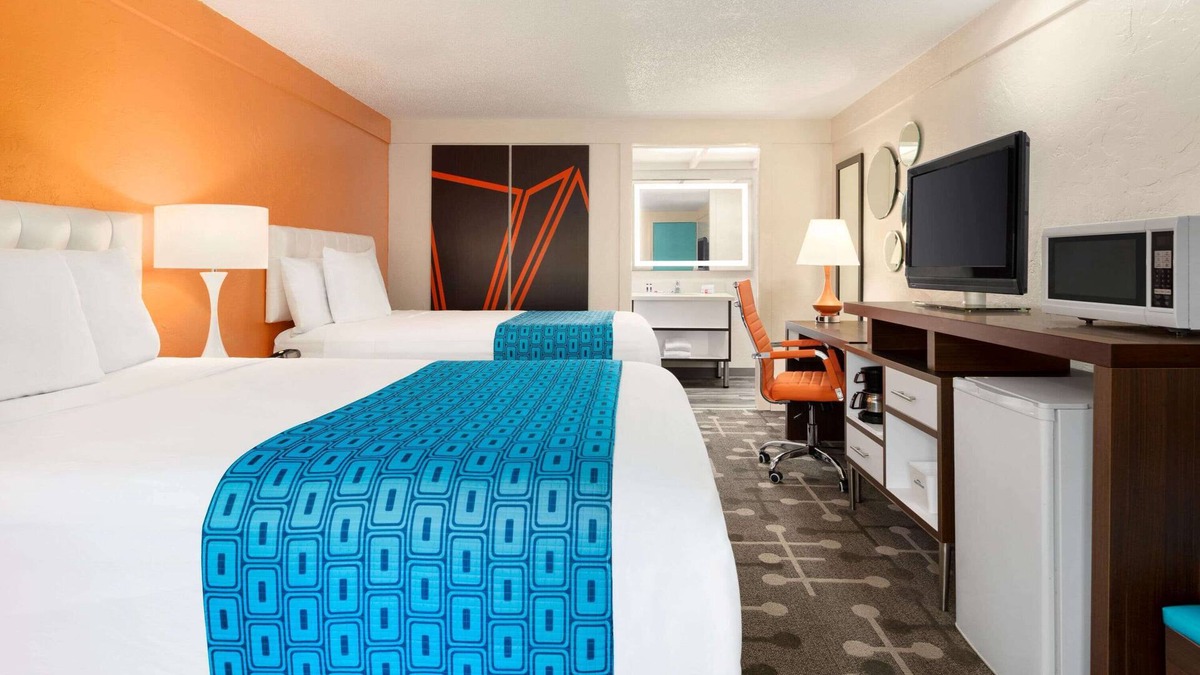 Dover Hotel | Howard Johnson by Wyndham Dover