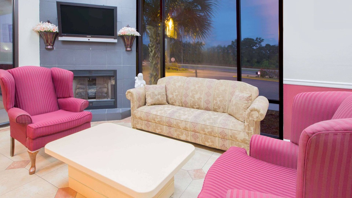 Dothan Hotel | Howard Johnson by Wyndham Dothan