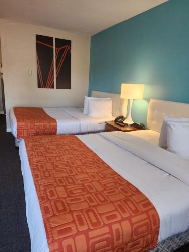 Lindsay Hotel | Howard Johnson by Wyndham Lindsay