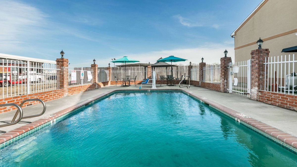 Scott Hotel | Howard Johnson by Wyndham Scott Lafayette