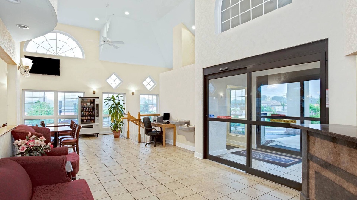 Grenloch Hotel | Howard Johnson by Wyndham Blackwood Near Philadelphia