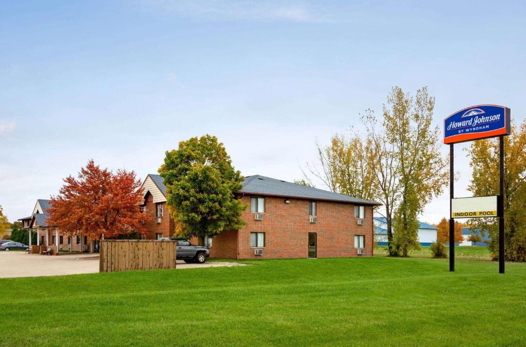 Waterloo Hotel | Howard Johnson by Wyndham Waterloo/Cedar Falls