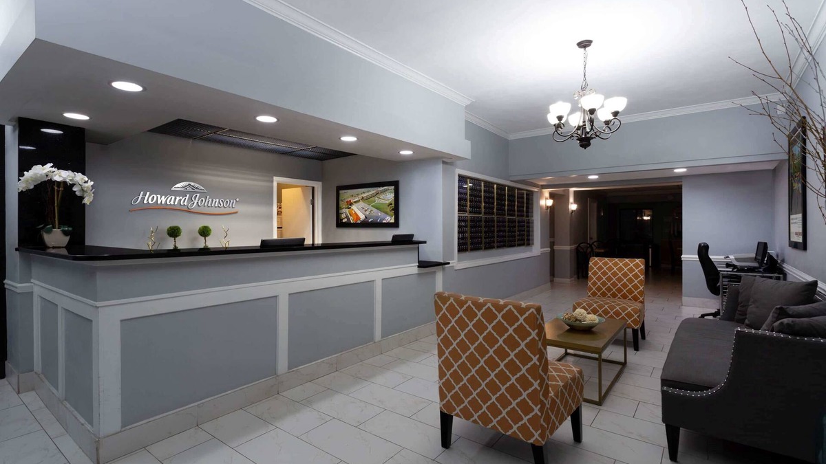 Waukegan Hotel | Howard Johnson by Wyndham Waukegan Great Lakes
