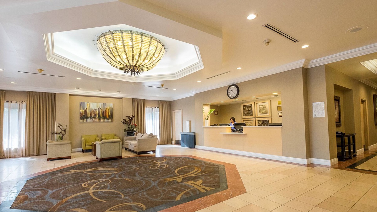 Northwest Anaheim Hotel | Howard Johnson Hotel&Conf Cntr by Wyndham Fullerton/Anaheim