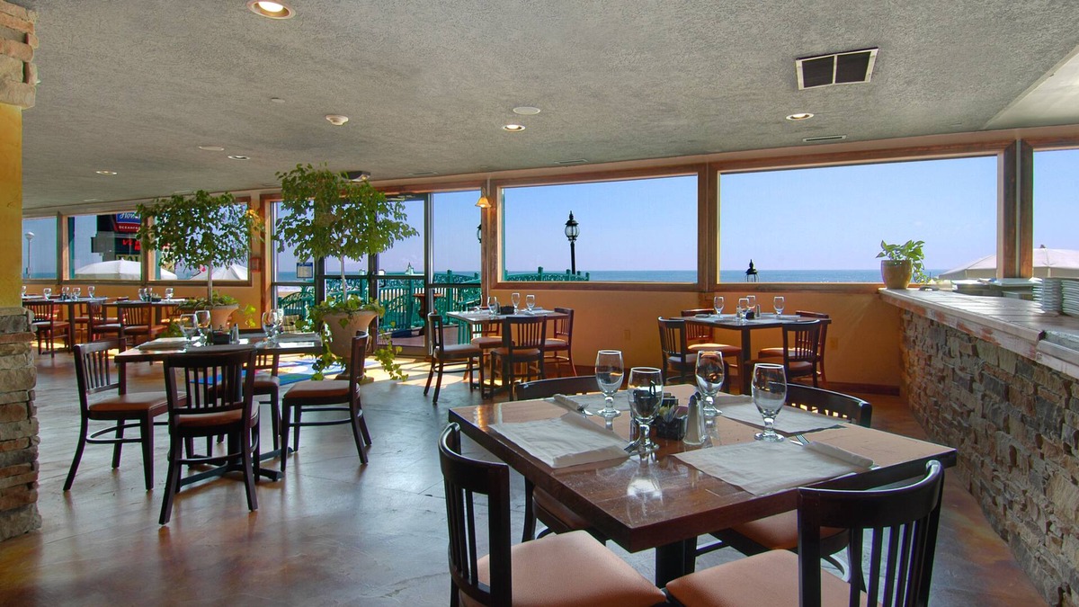 Ocean City Hotel | Howard Johnson Plaza Hotel by Wyndham Ocean City Oceanfront