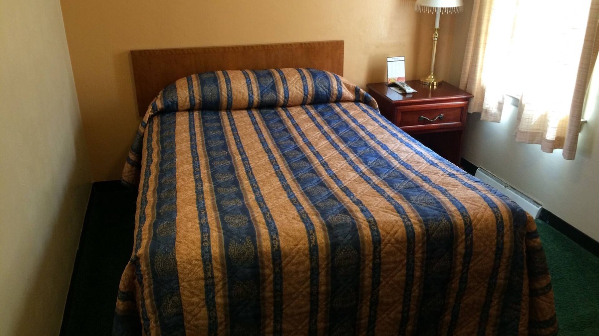 Marshall Hotel | Howard's Motel