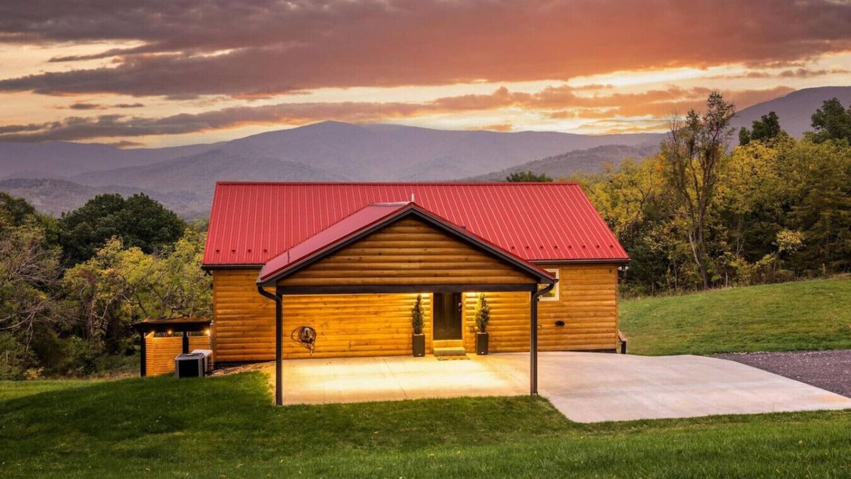 Stanley Apartment | Howdy Cabin: Hot Tub, Stunning Views, EVSE, Wi-Fi