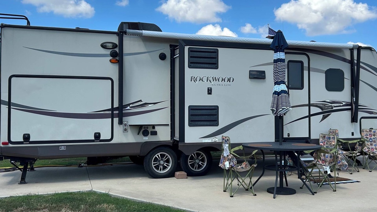 Coulter Sub Mcgee House | Howdy RV & Resort Bryan, 10mi to TX A&M,off Hwy 6. Amenities included, sleeps 5!