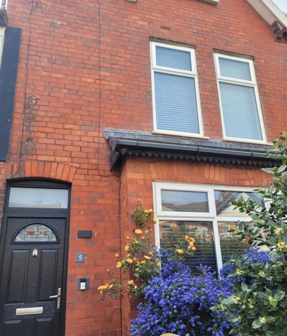 Hoylake Bed & Breakfast | Hoylake 2 double bedrooms, continental breakfast included for the 151ist golf open at the Royal Liverpool