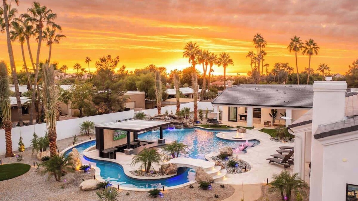Thunderbird East House | HÓZHÓ on the River | Lazy River | Pool | Theatre