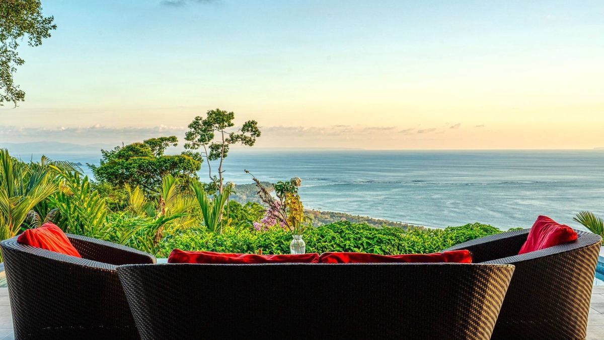 Ballena House | HR3 Spectacular Ocean Views, 5 min to Beach - concierge service - security guard