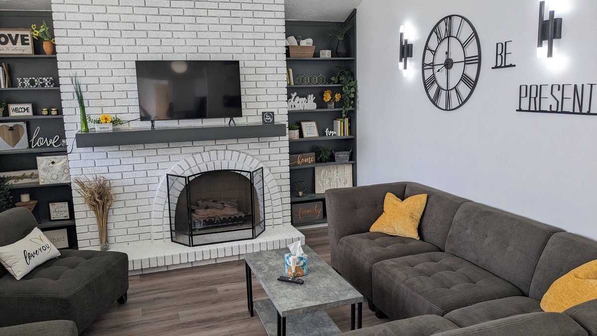 Taylorsville House | HTUB/GAME-ROOM/GaragePKNG/Backyard/Centrally located
