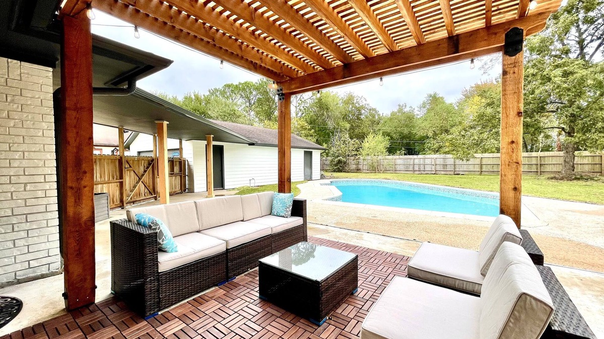 Meadows Place Villa | HTX Gateway 4-Bedroom Resort Style Villa w Pool