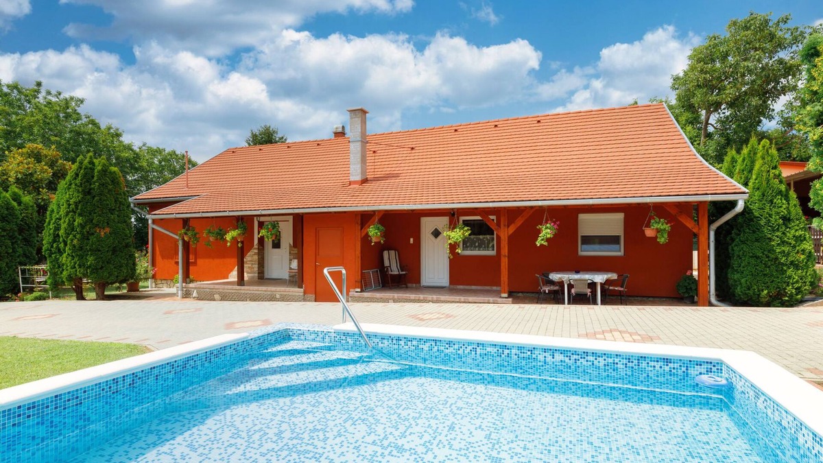Balatonszarszo House | Vacation home Brigi by Interhome