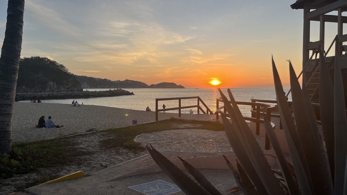 P Chahue Condo | Huatulco Beach Front - 2 BR Condo with Views of the Pacific