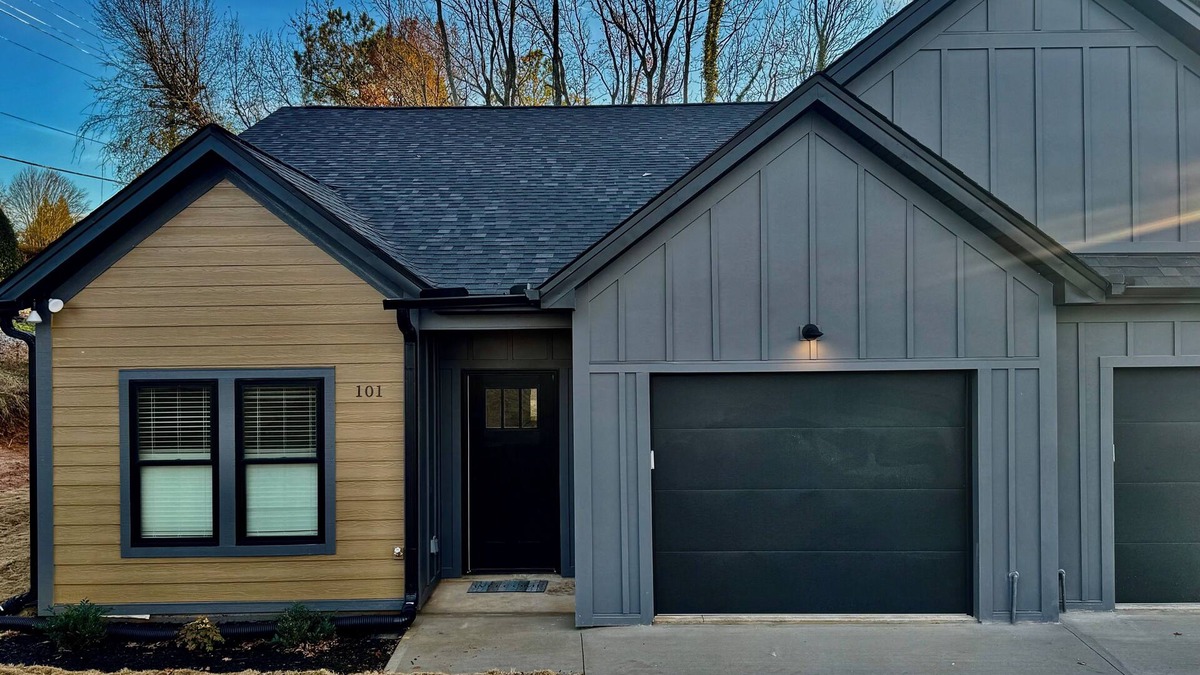 Moore House | Hub City Haven-New 3 BR/2 BA Home, Pet Friendly in Moore near outdoor activities