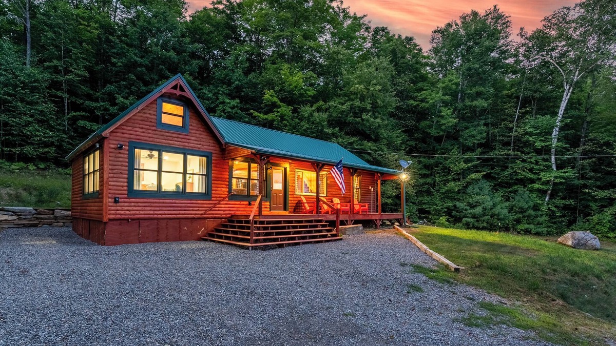 Phillips Cabin | Huck’s Hideaway – Near Rangeley Lakes & Trails