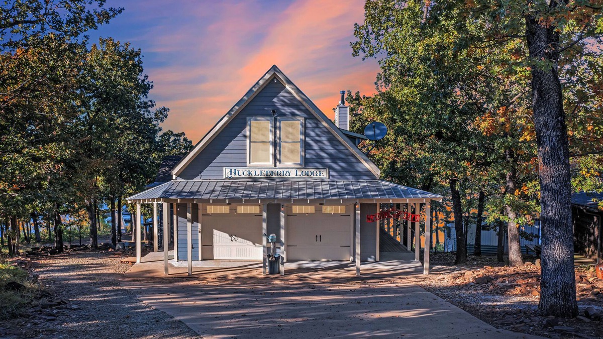 Hoyt House | Huckleberry Lodge on Lake Eufaula