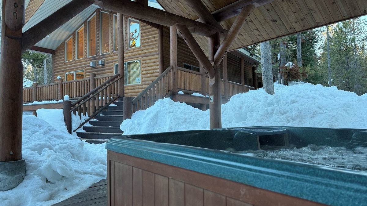 Island Park House | Huckleberry Lodge* 6Br, 3Ba, Sleeps 20, Hot Tub, Wifi, Bbq Grill, Close to ATV Trails