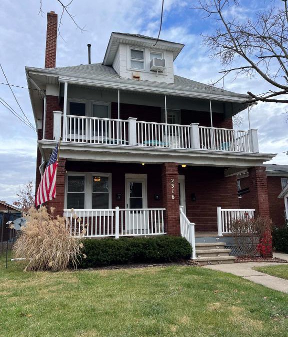 Norwood House | Hudson #1 Private Two Bed near Xavier & Downtown