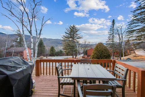 North Creek House | Hudson 76I - A Stylish Mountain Retreat