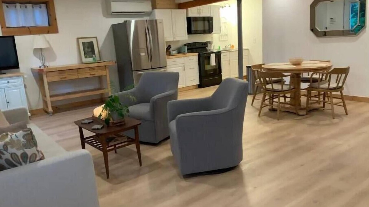 Hollowville Apartment | Hudson NY’S Country Serenity Guest Suite.