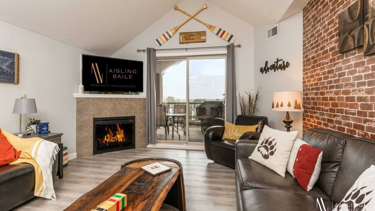 East Kootenay Apartment | Hudson Pointe | Top Floor | Pool | Hot Tub | Gym