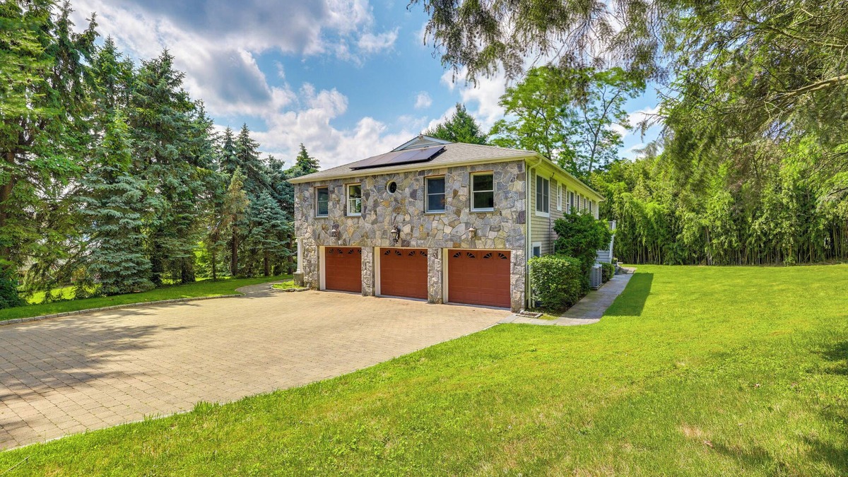 Briarcliff Manor House | Hudson River Views: Briarcliff Manor Home w/Deck