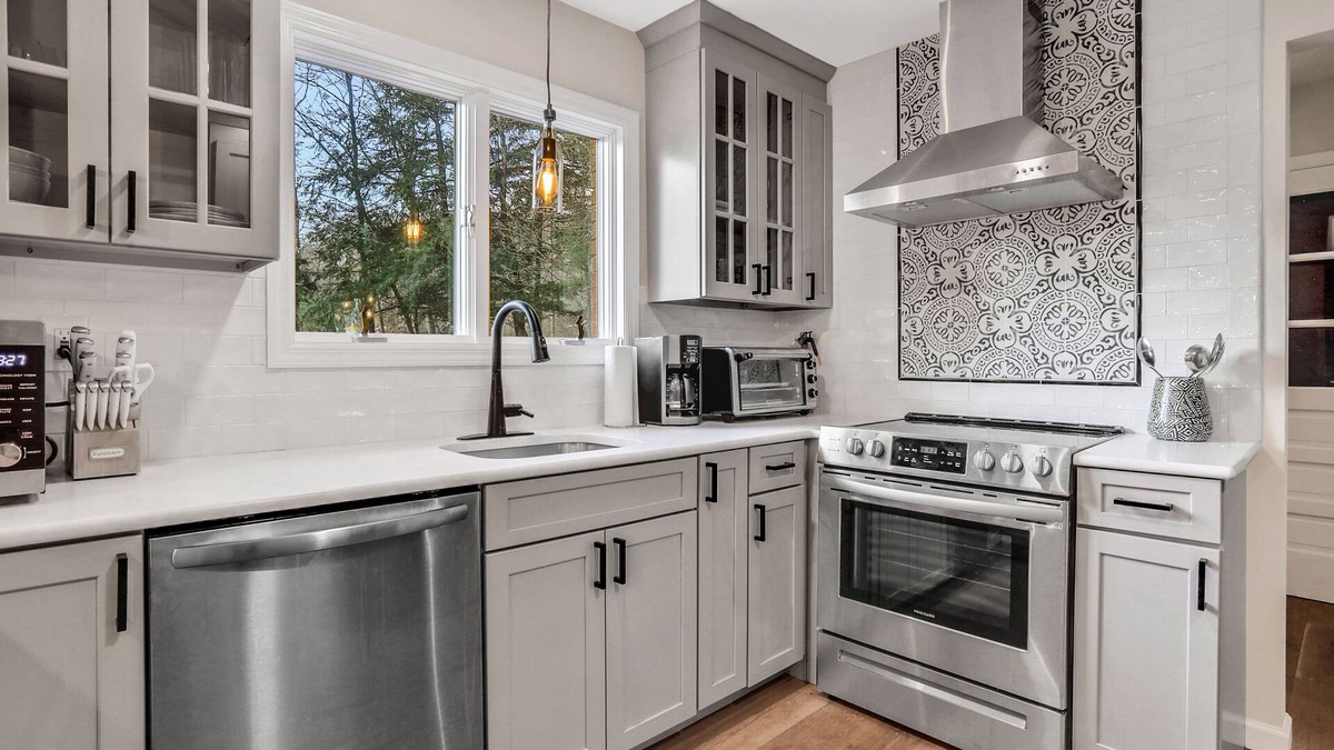Marlboro House | Hudson Valley Hilltop Escape w/Hot Tub, 5private acres, near wine trail, orchard