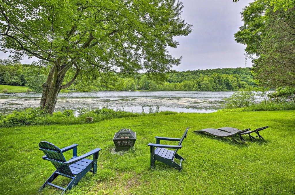 Clinton Corners House | Hudson Valley Home with Lake Views and Kayaks