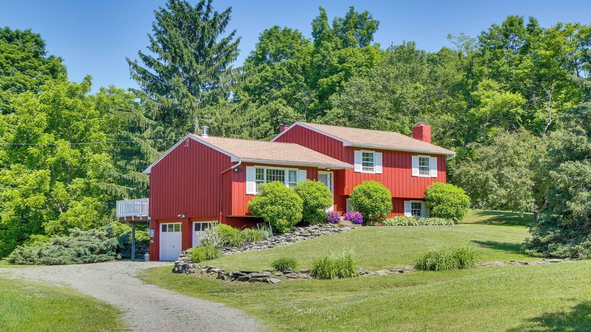 Salt Point House | Hudson Valley Horse Farm Retreat in Salt Point