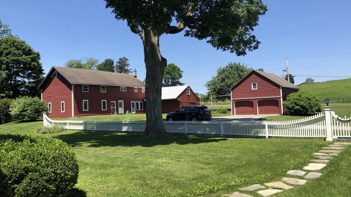 Pine Plains House | Hudson Valley - Picardy Farm: The Barn