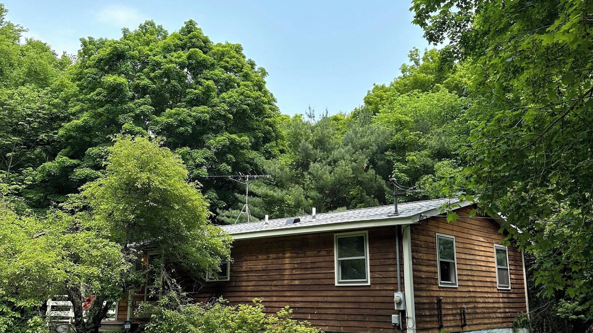 Millerton Cabin | Hudson Valley private 70's-style cabin on five acres, five minutes to town!
