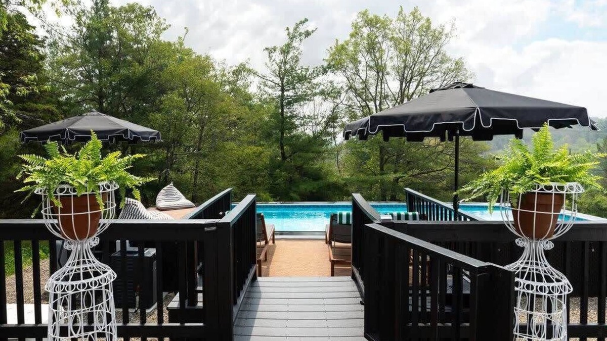 Taghkanic House | Hudsonshire - Stylish retreat with a Pool
