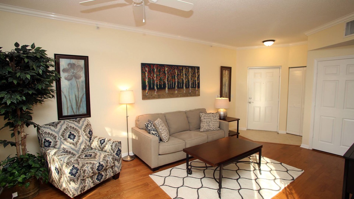 Palm Beach Gardens Apartment | Huge 1 Bedroom (6 Month lease Min.)