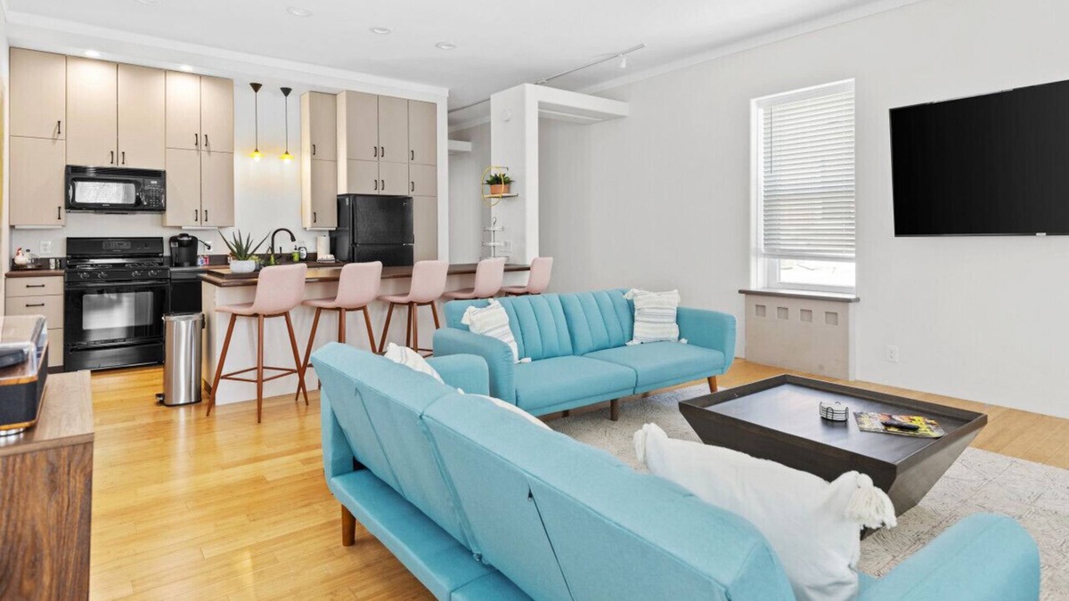 St. Charles Apartment | HUGE 2 bedroom unit on Main Street