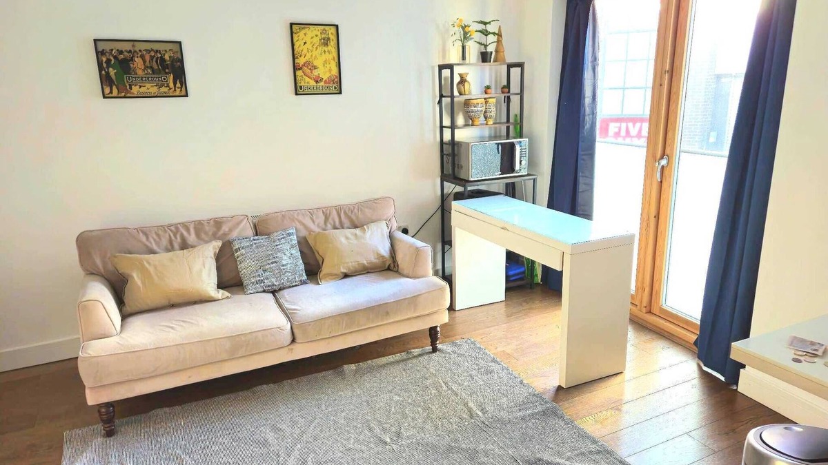 Coldharbour Apartment | Huge 3 bedroom flat @ Brixton St