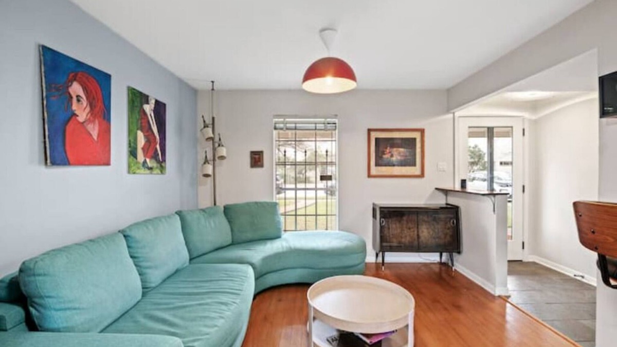 Foster Heights Villa | Huge 3 Home Property - Walk to Downtown!