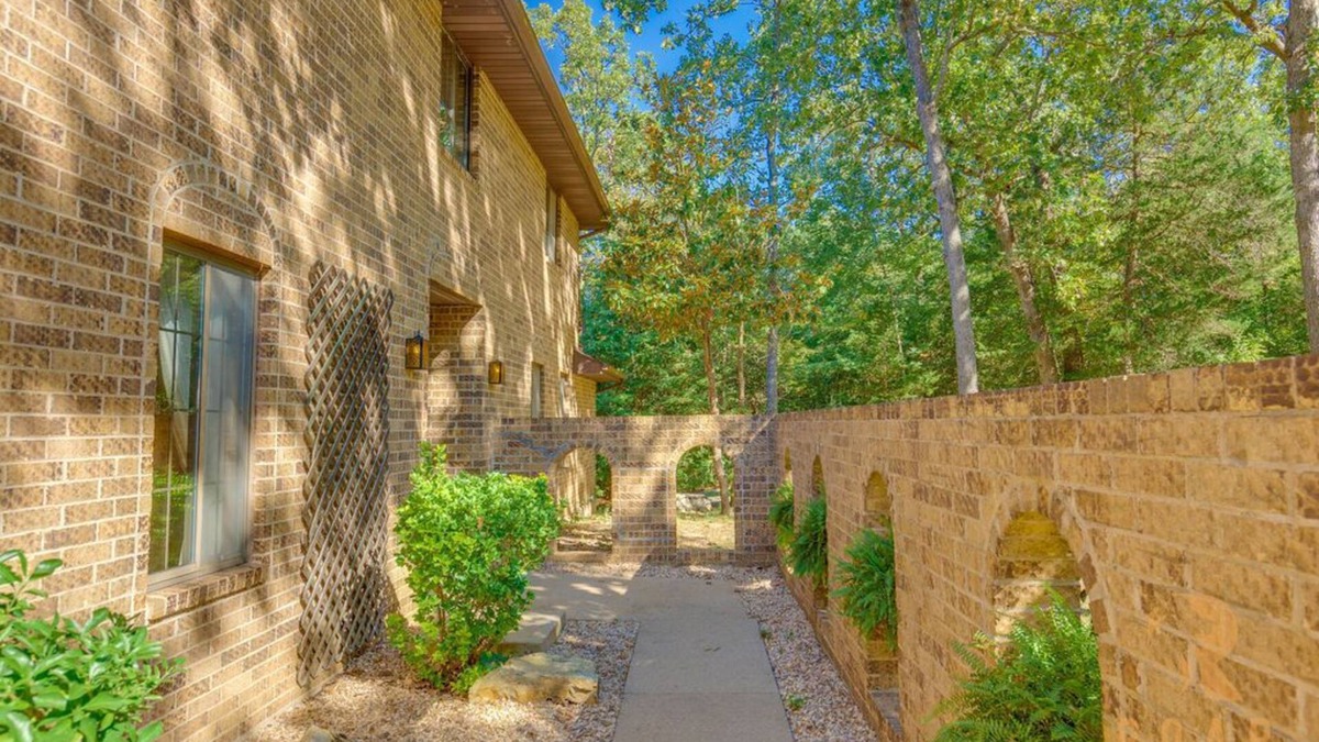Mountain Home House | Huge 3 Story House Minutes From The Lake!