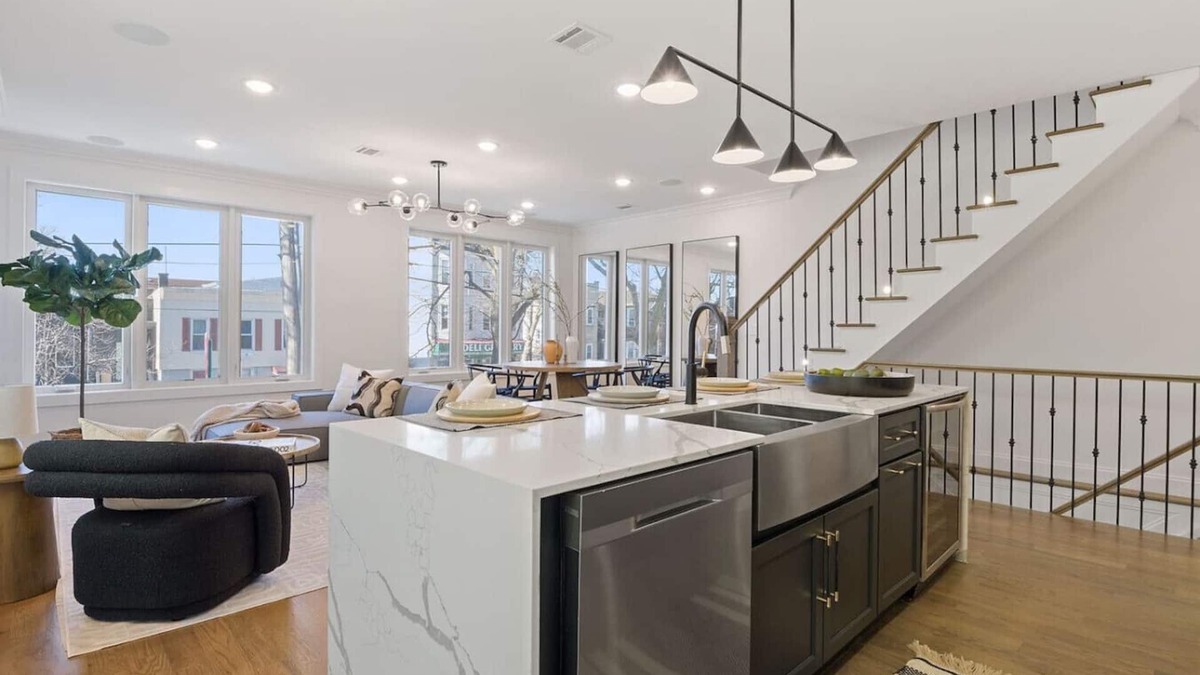 The Heights House | Huge 3BR 3.5BA Duplex w/Rooftop & NYC Views