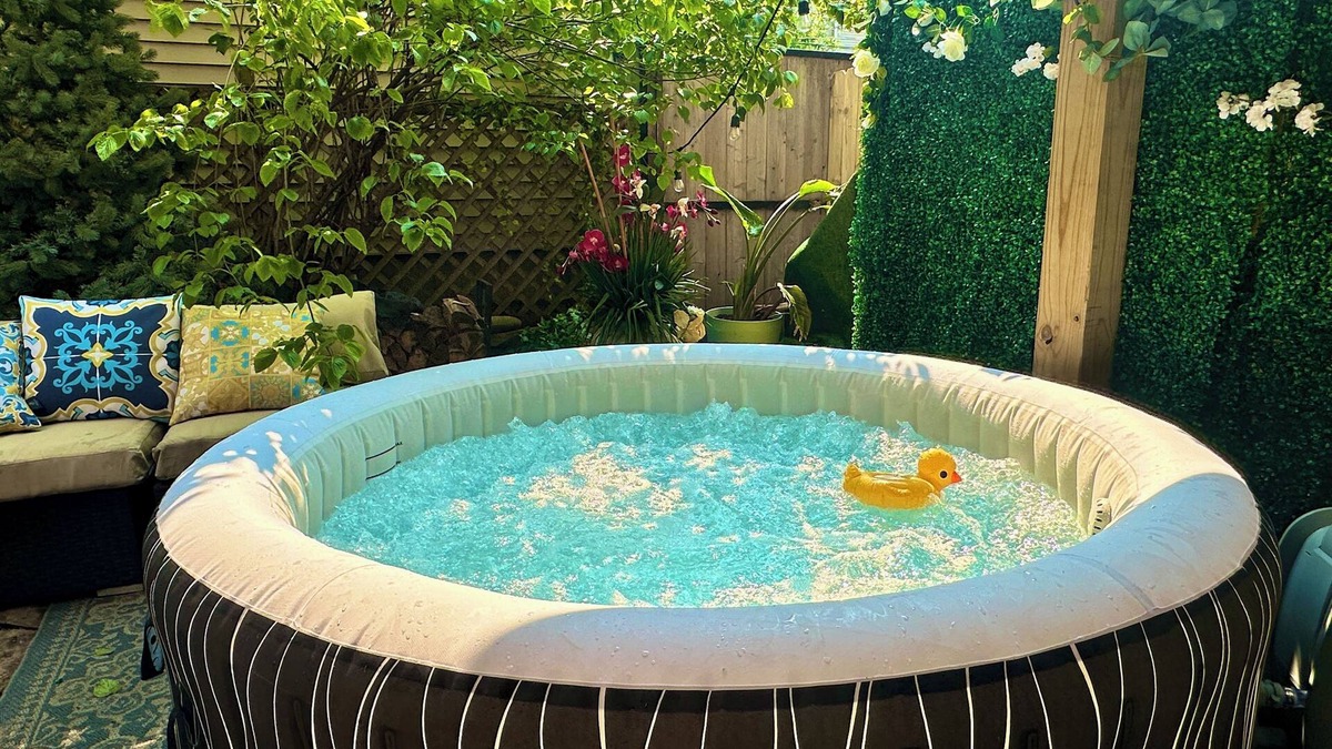 West Town Villa | HUGE! 3BR Private Home+Garage+360° Roof Deck+Hot Tub+EV+Sleeps 12