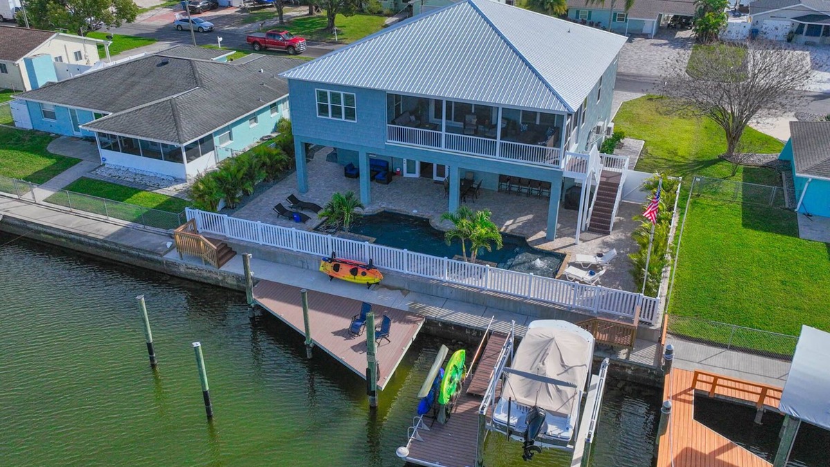 Spring Hill House | Huge! 4 bedroom 4 bath with heated pool sleeps 13