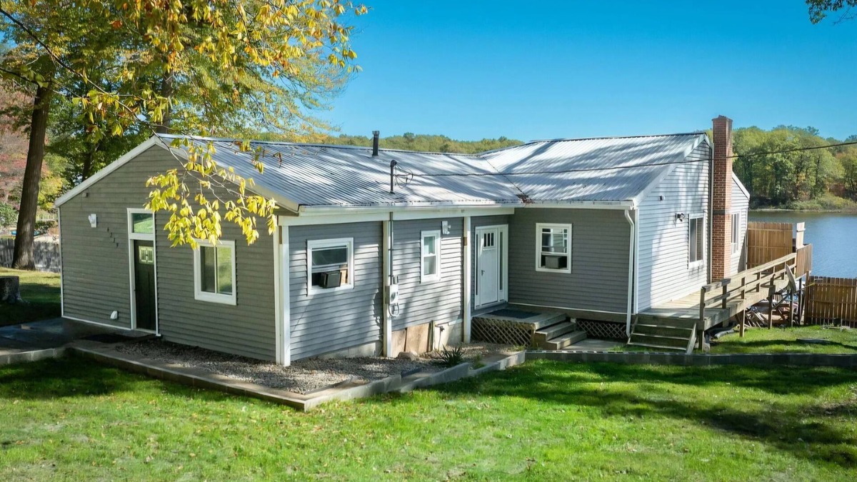 Delton House | Huge 4-bedroom house on chain of lakes.