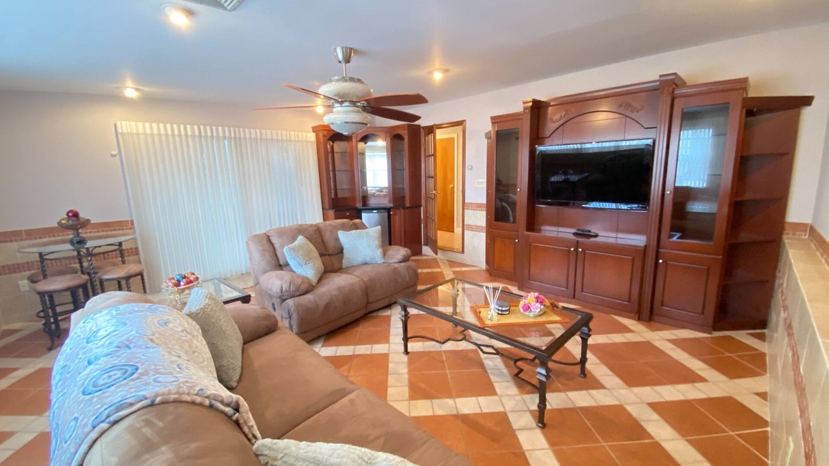 Forest Hill Apartment | Huge 4BR/2Bath/Free Parking/NYC/EWR/MetLife/2 KING BEDS!
