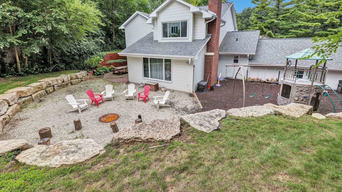 Green Bay House | Huge 5 bedroom home close to everything!