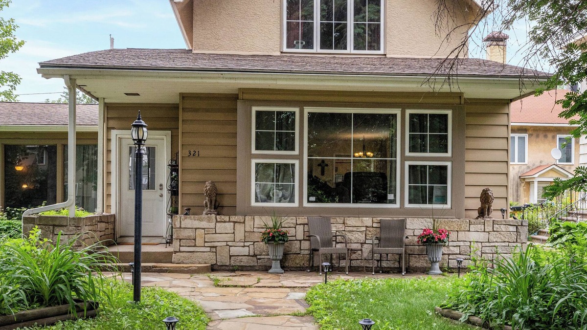 Virginia House | HUGE 5-BR Home w/Movie Theater, Arcade, & Patio!