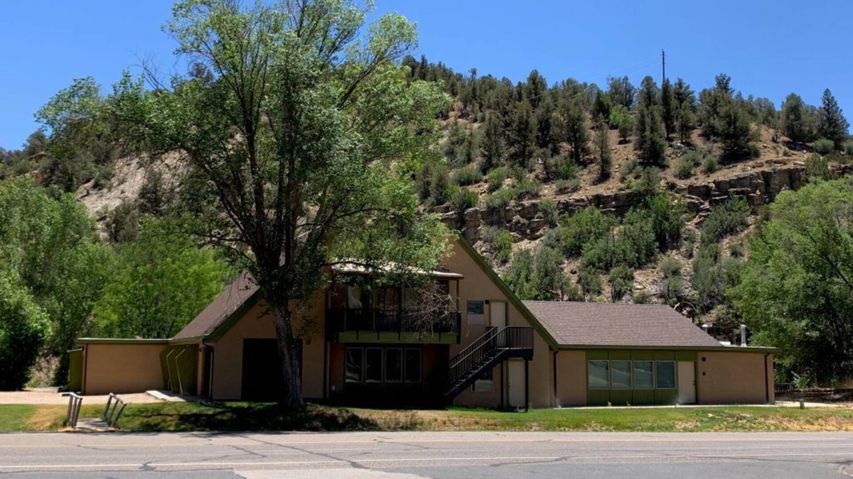 Zion National Park East Entrance House | Huge! 6 BR, 6 bath, Miles: Zion 12, Bryce 60, Grand Canyon 85, Golf 0